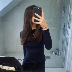 intimissimi tröja🥰 - Säljer nu min favorit tröja från intimissimi då den inte kommer så mycket till användning längre, använd men bra skick. Kommer inte sälja under 350!!!💘