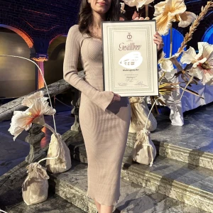 Klänning - En superfin finstickad klänning från ginatricot. Använt en kväll så den är som ny