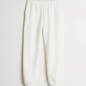 Vita Sweatpants - Vita sweatpants från Ginatricot. Sällan använda pga att de ej passar mig. Superfina annars. Storlek: Xxs