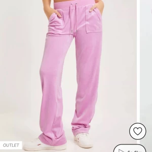 Rosa juicy couture byxor - Säljer dessa super snygga juicy byxor ♾️storlek:xs ♾️inga defekter ♾️ pris kan diskuteras 💗