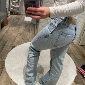 Jeans  - Lågmidjade jens från ASOS. Har inte använt dem så ofta eftersom de inte passar längre 💞 