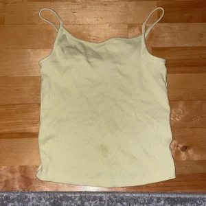 Gult linne  - Ett gult linne i storlek xxs 