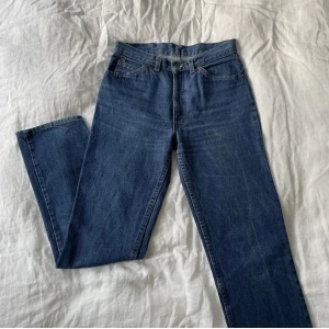 Levi’s vintage  - Köpta här på Plick men passade tyvärr ej. Superfina raka jeans i toppskick. Modell 657, rätt lik 501.
