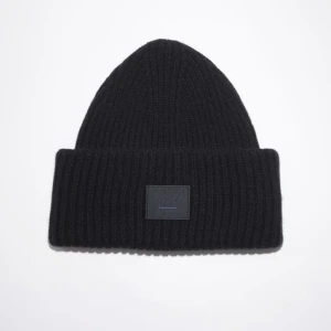 ACNE MÖSSA - Säljer nu min fina mössa från acnestudios! Toppen skick! Nypris 1600:- mitt pris 900:-. 💞💞🌟🌟🌟🌟💞💞