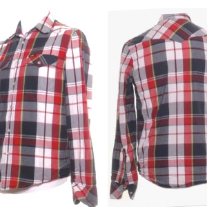 Lee rutig skjorta i nyskick Stl S  - Vintage skjorta från kvalitets märke Lee i Stl S  Superfint skick ! Som ny! 