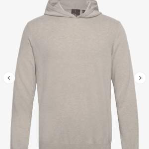 Beige/grå hoodie från Oscar Jacobson 100% kashmir Nyskick Strl L Kostar 1499kr ny