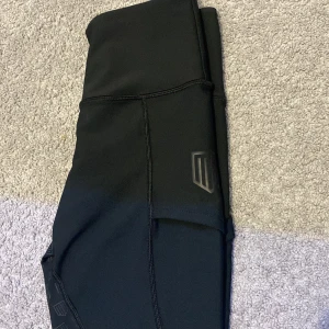 Mayadelorez byxor  - Säljer dessa, ser nya ut!!💓💓 