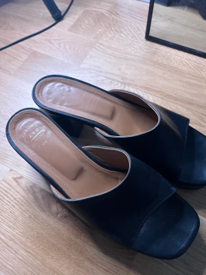 ATP ATELIER LEATHER MULES - Använda i ok skick! Sköna att gå i och normal i storlek.  