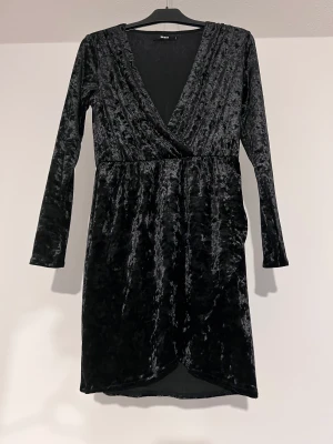 Klänning  - Klänning från Bikbok. Som ny, använd vid ett tillfälle. 