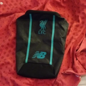 Liverpool väska - Liverpool fc väska. Jag Använder inte den. Nytt skick