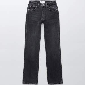 Säljer dessa slutsålda mid rise zara jeans i storlek 38 💝💝