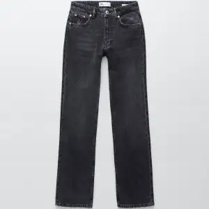 Säljer dessa slutsålda mid rise zara jeans i storlek 38 💝💝