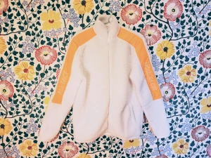 Mysig tröja - Sweatshirt i ullfleeceimitation med dragkedja. Knappt använd.