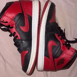 Jordan 1 - Varsamt andvända har bara andvändt de i 4 månader m