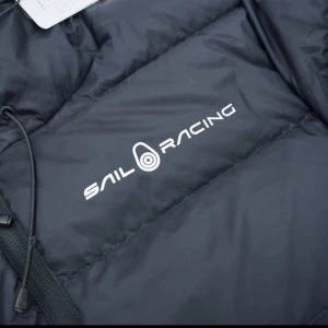 Sail Racing jacka - Helt ny herr jacka ifrån sailracing i storlek medium, lappar osv finns kvar. 