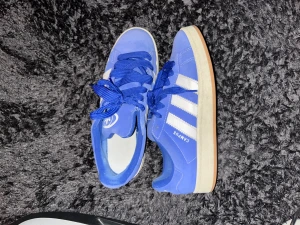 Adidas campus 00 - Säljer nu dessa grymt snygga skor då de sällan kommer till användning, använda med i riktigt bra skick dp jag tagit hand som skorna, priset kan diskuteras vid snabb affär!😁