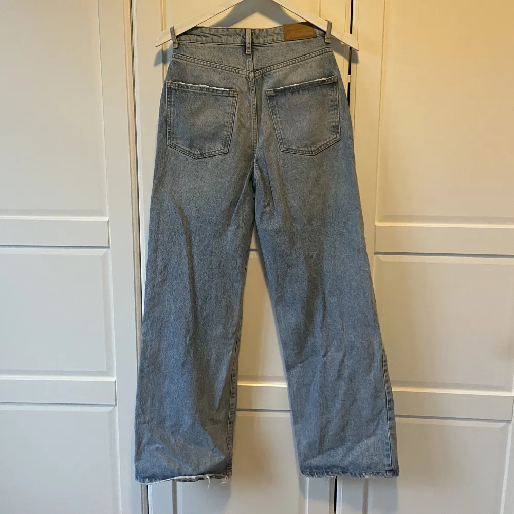 Fina jeans från Gina tricot . Jeans & Byxor.