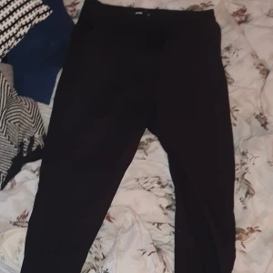 Kostymbyxor - Kostymbyxor som inte kommer till användning längre💞