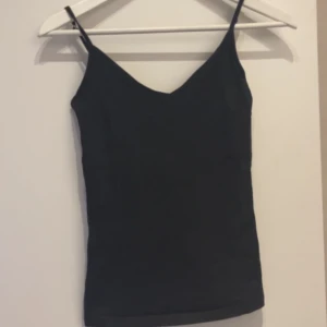 Linnen - Säljer 4 linnen från lager 157, 2 gråa, 1 vit och 1 svart för 10 kr styck men alla kan köpas ihop för 30kr. 