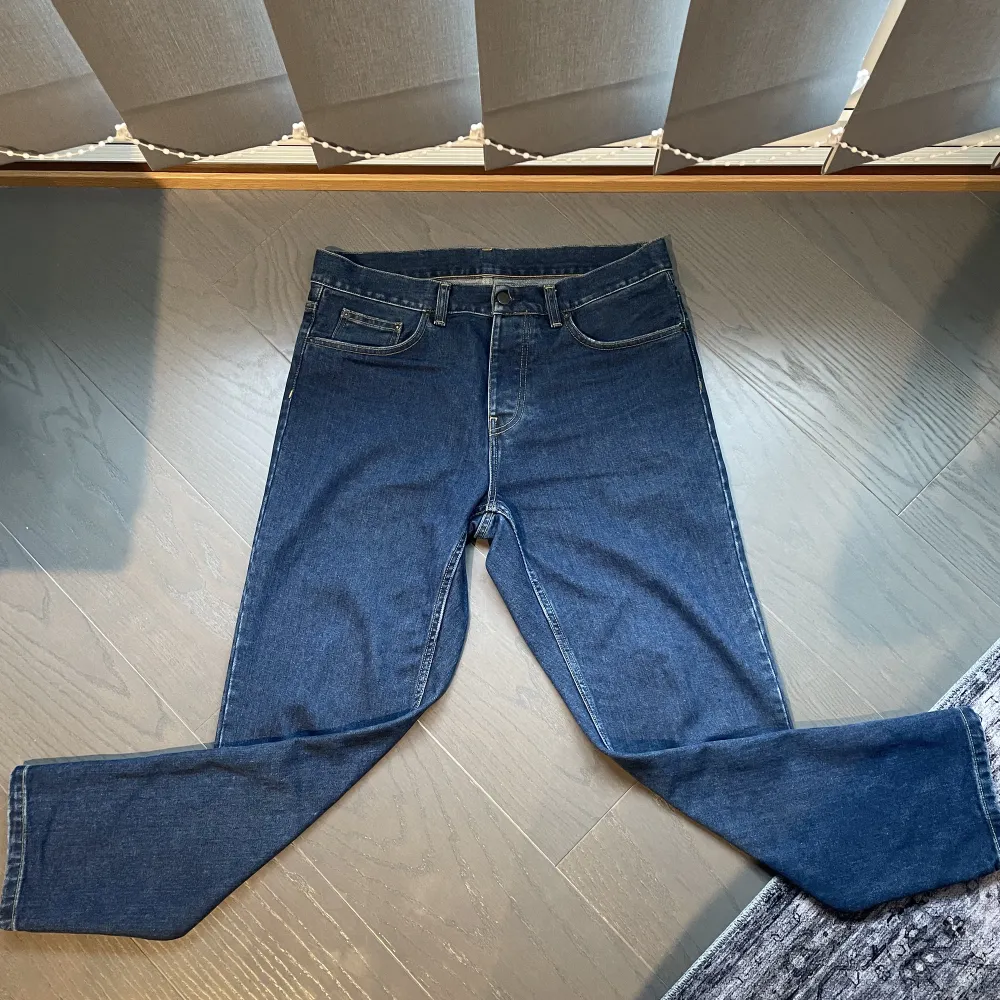 Ett par använda Carhartt Newel Pants  Storlek 32 Köpt via Shelta i Göteborg  Skickar mer bilder på byxorna vid intresse . Jeans & Byxor.