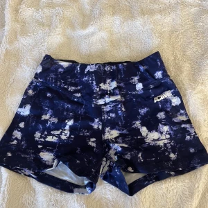 Shorts  - Tränings shorts, aldrig använda🙏🏼 passar s och xs