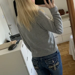 Stickad tröja - Stickad tröja från lindex i strl S. Skriv vid intresse, köpare står för frakt men kan även mötas upp i Stockholm 💕
