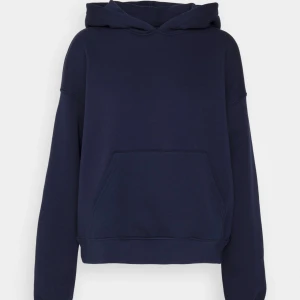 hoodie - marinblå hoodie ifrån gina, nypris 350. Storlek M. egna bilder skickad vid efterfrågan 💕💕hyfsat ny. säljer även en likadan i grå