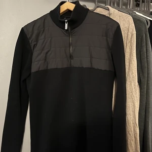 Massimo dutti cardigan - Tjena säljer en cardigan från Massimo dutti då den bara samlar damm i garderoben hör av dig vid frågor!