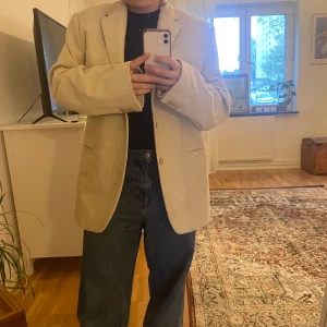 Bertoni Kavaj - Stilren och bekväm kavaj i Manchester från Bertoni!! I stort sätt aldrig använd! 