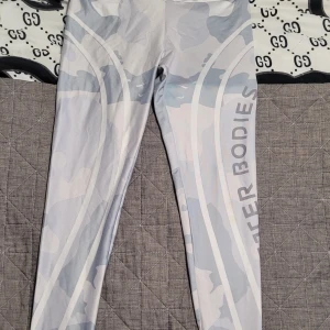 Better bodies tights - Obehandlad fläck går säker bort i tvätten 