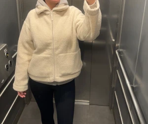 Pile jacka - Köpt för 2 månader sedan. Inga fel på den.