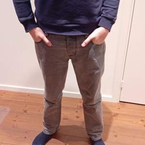 Trendiga gråa jeans från whyred  Bra skick  Tveka inte att ställa frågor