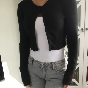 Söt kofta från zara - Säljer denna söta koftan från zara🤩