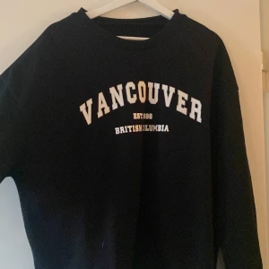 Tjocktröja  - Tjocktröja ifrån shein med tryck, knappt använd!