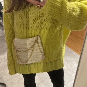 Stella McCartney inspererad - Egen gjord Stella McCartney inspererad väska, verkligen så fin🥰 Man får vara lite försiktig med att lasta den tungt då kedjan är lite ömtålig🥰🫶🏼