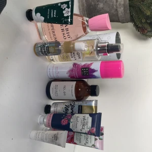 Blandat  - Säljer alla dessa, handkrämer, rumsdoft, deo, parfymer och bodymister 10 kr styck eller 50 för allt 