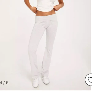 yogapants - knappt använda och inga defekter alls, köpa från nelly🩷 jättefina men tyvärr för stora för mig!! pris kan diskuteras vid snabb affär!🩷🩷