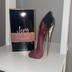 Carolina Herrera parfym - Säljer nu min Carolina Herrera parfym i "very good girl" då jag tröttnat på lukten men det ändå finns ungefär 75% kvar. Nypris 1290💕