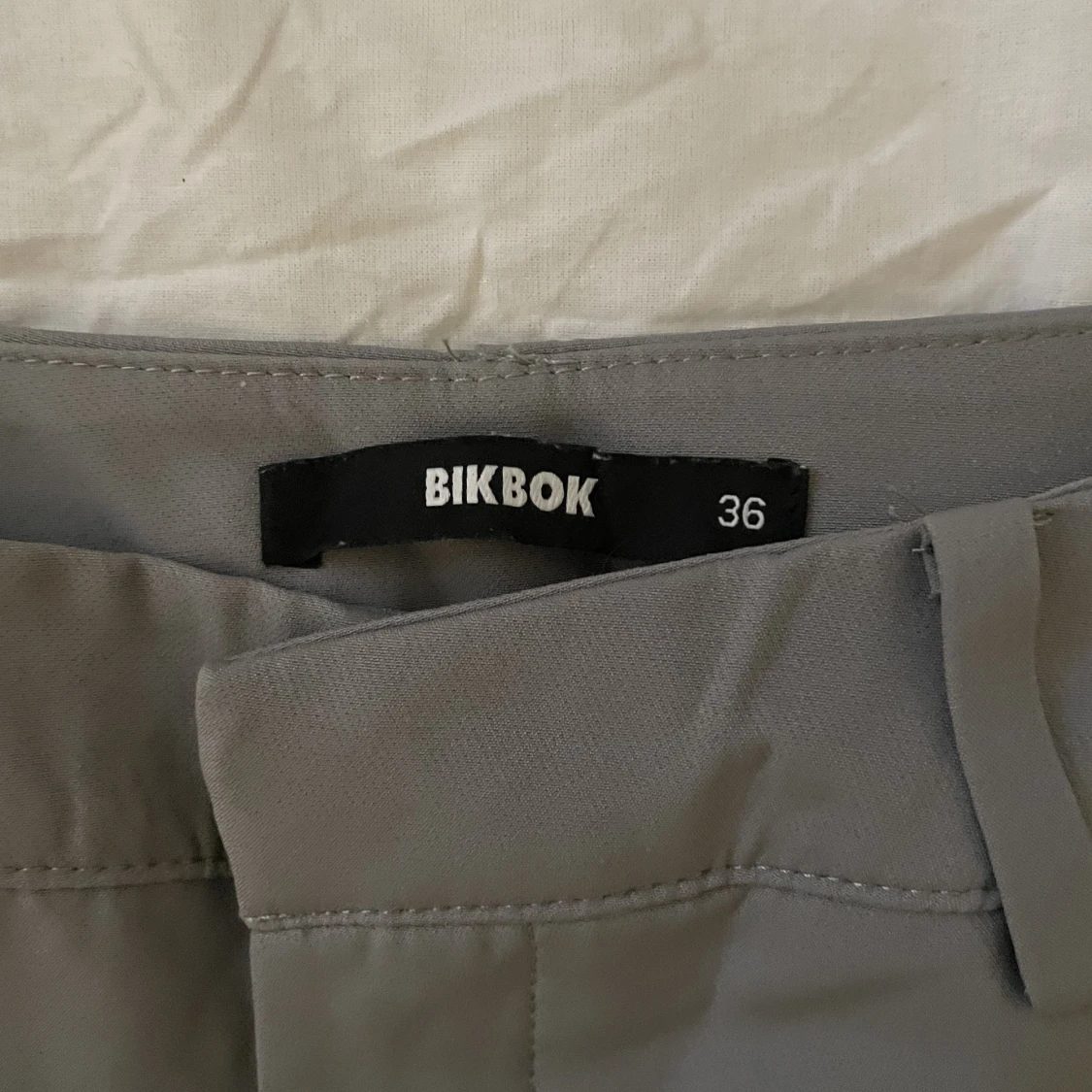 Kostymbyxor BikBok st 36 - 91
