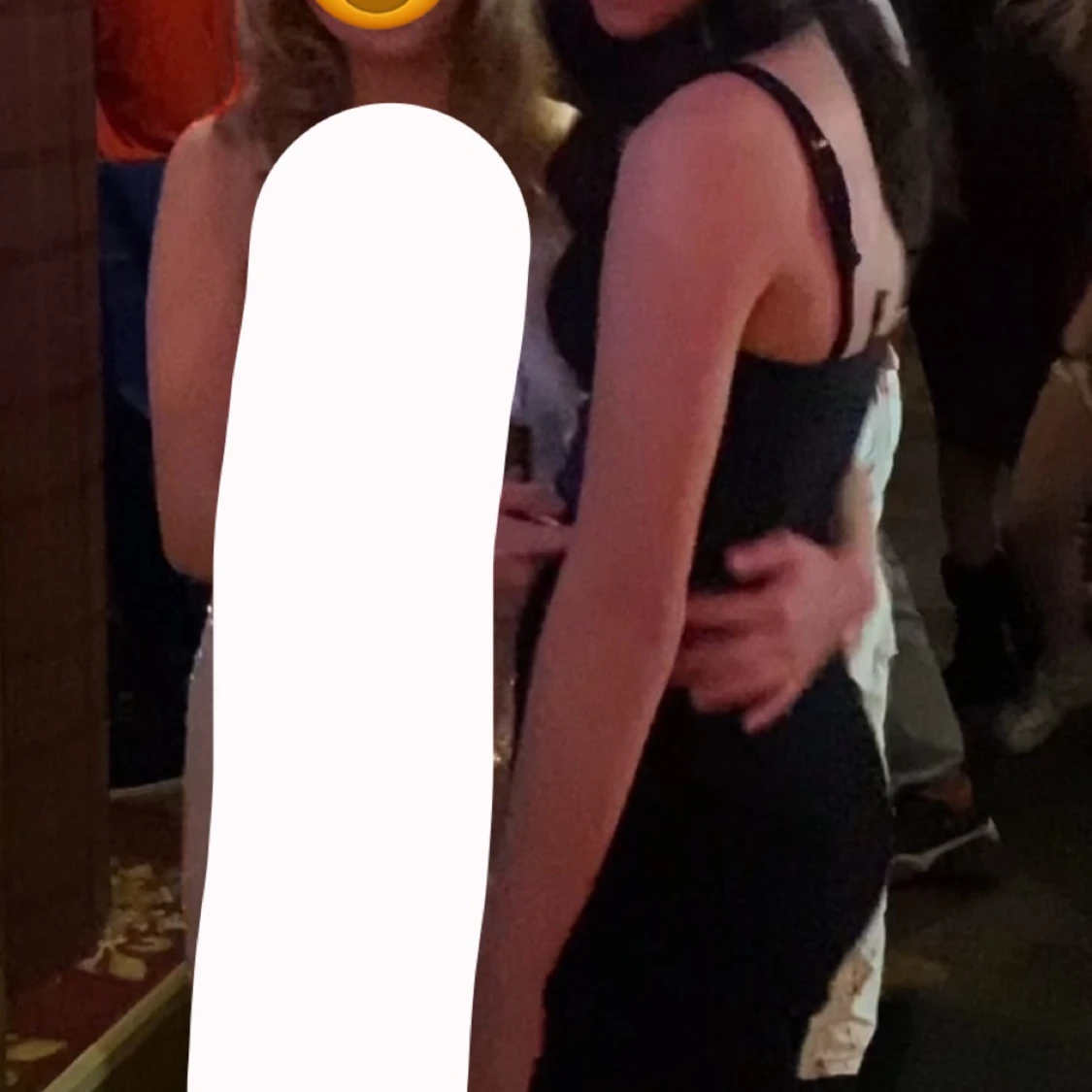 Glittrig klänning med slits - 90