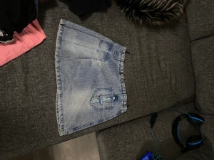 Blå och svart kortkjol  - Fina kort kjolar säljs tillsammans, kan även säljas separat 