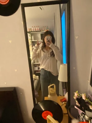 Linne Tröja - Söt linnetröja som är lite oversized! Jätte fint material och använt några gånger.