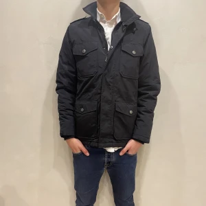 Safarijacka Dcate  - Hej! Säljer nu min jacka från märket Dcate, storlek S och är i fint skick. Hör gärna av dig om du har frågor eller funderingar kring varan!