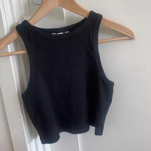 Svart tank top/linne från h&m i bra skick