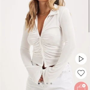 Topp - Topp krån Nelly. Helt ny med lappen kvar🩷nypris är 400kr