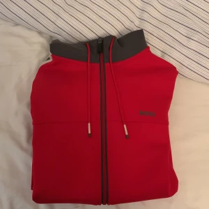 Hugo boss tjocktröja - Äkta Hugo boss tröja oanvänd regular fit