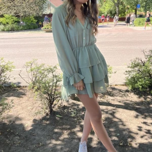 Klänning  - Sötaste klänningen från zara, köpt förra året endast använd 1 gång💕 