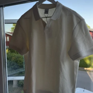 Helt ny piké - Säljer en helt ny pikétröja med prislappen på! 