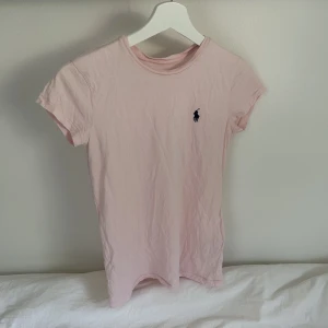 Trendig ljusrosa t-shirt - Jättefin t-shirt i nyskick, storlek xs!❤️