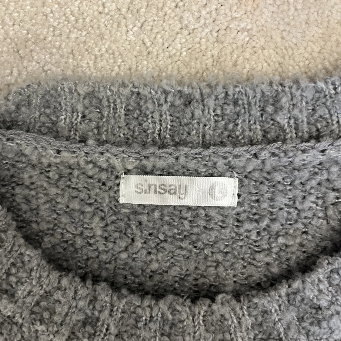 Grå stickad tröja - 91